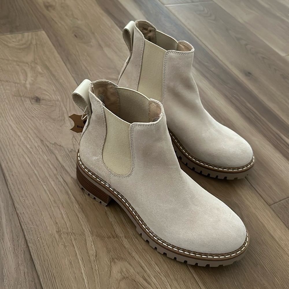 Suede booties ‘Bertuchi’ NWT size 8/39